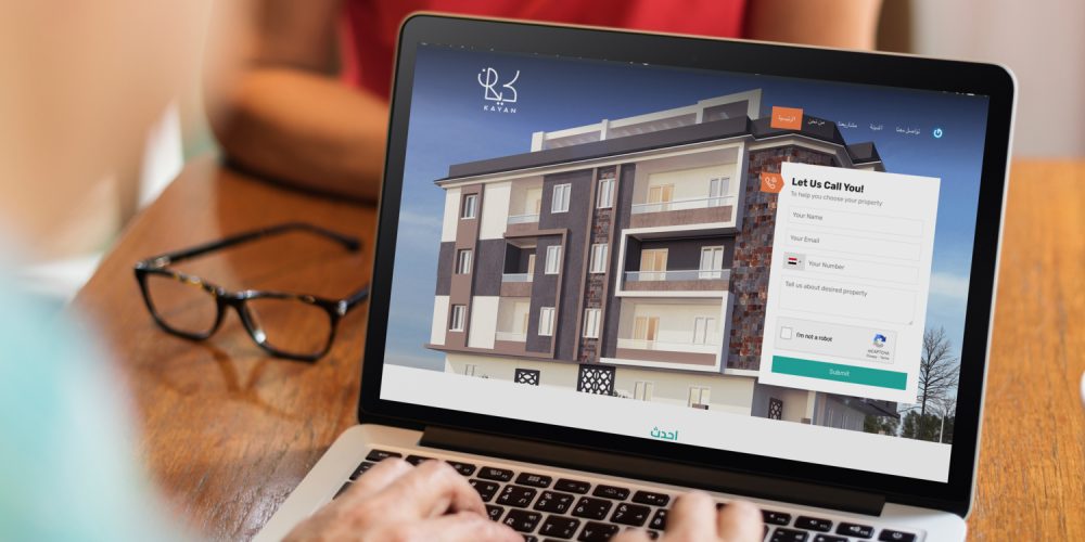 681 Man working on MacBook Pro